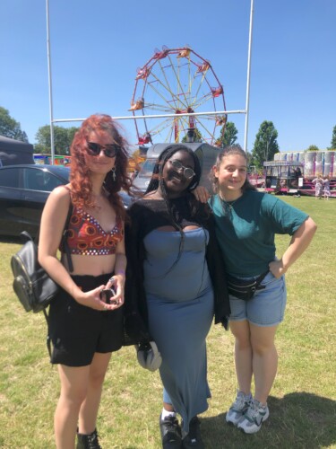 3 Girls With Ferris Wheel