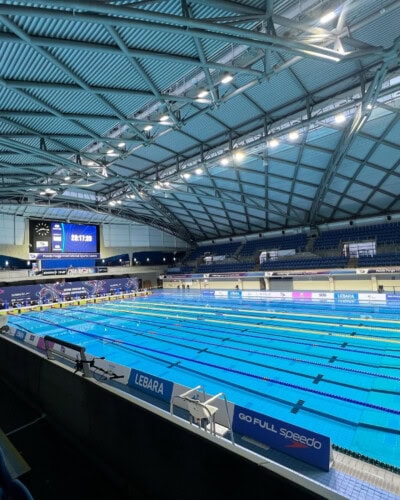 An Olympic size pool with no swimmers in it