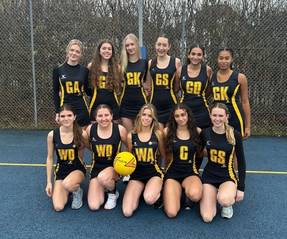 Team photo of Netball 1s in their Esker kit